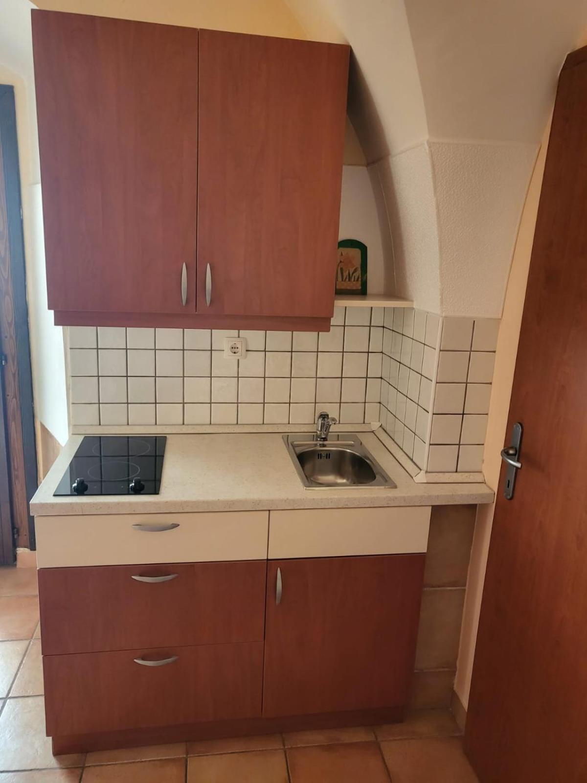 Apartma Na Starem Placu อิดริยา ภายนอก รูปภาพ